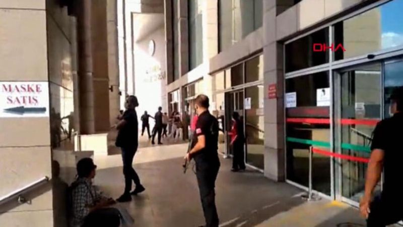 İstanbul'da Çağlayan Adliyesi'nde polis noktasına silahlı saldırı