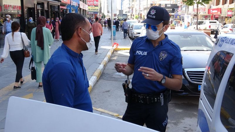 Van'da ceza yememek için polisten kaçmayı düşünen vatandaş güldürdü