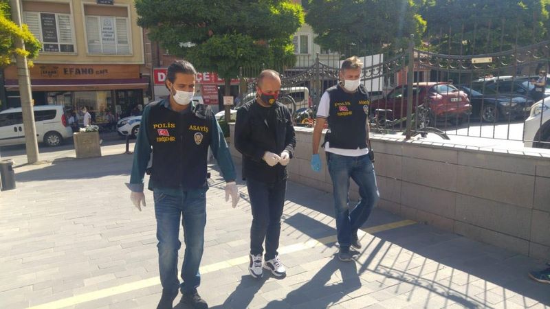 Eskişehir'de 12 bin 500 lirasını dolandırıcıya kaptırdı