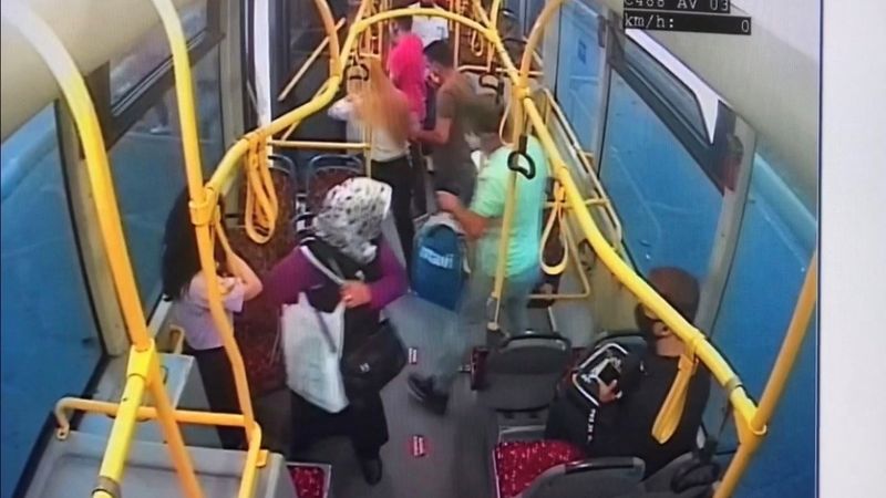 Ataşehir'de otobüse çarpan otomobil sürücüsü yaşamını yitirdi