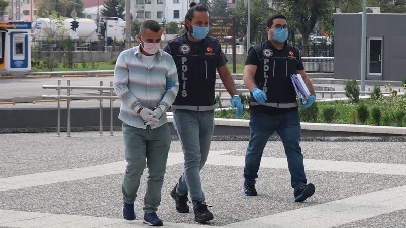 Bolu’da iç çamaşırına sakladığı 291 gram eroinle yakalandı