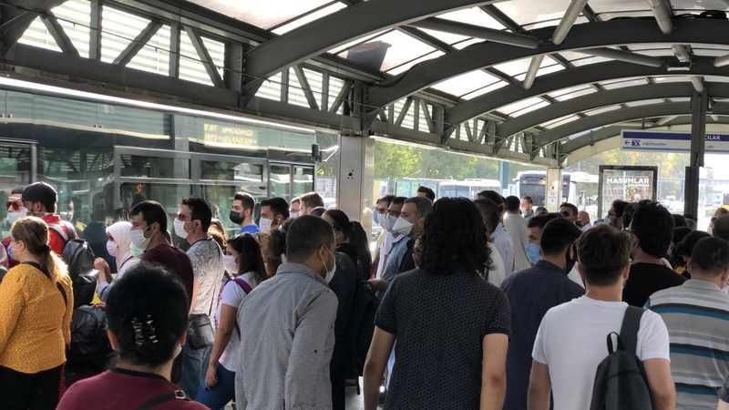 İstanbul'da toplu ulaşımda yoğunluk