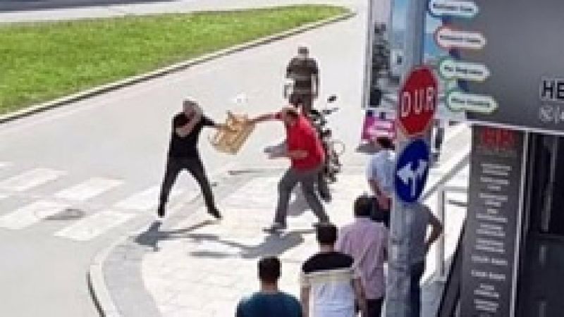 Sakarya'da yol verme kavgasında satırlı saldırı