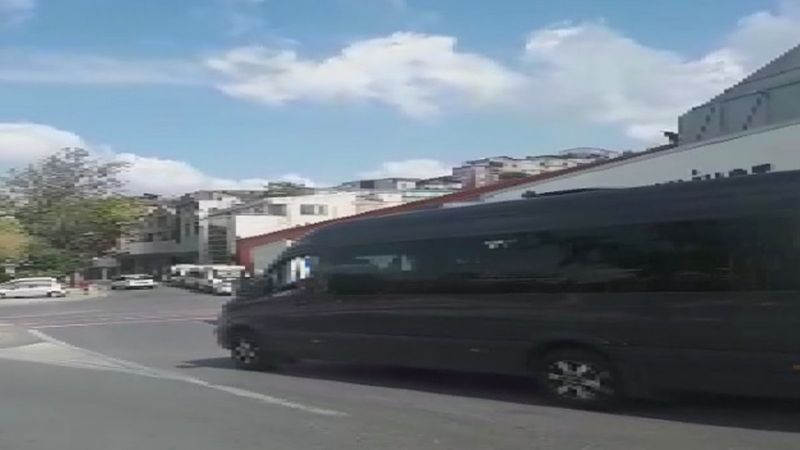 Beyoğlu'nda servis şoföründen yürüyen kadına sözlü taciz