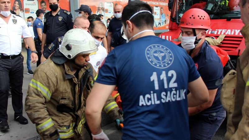 Şişli Mecidiyeköy metro istasyonunda intihar girişimi