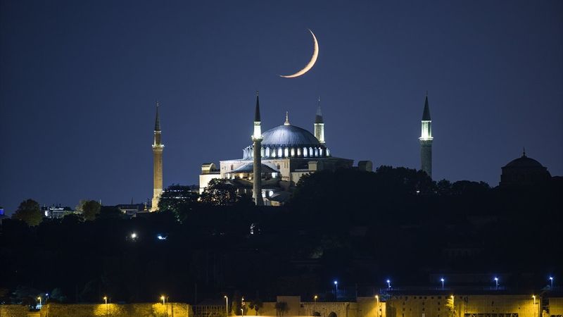 Ayasofya Camisi'nde hilal manzarası