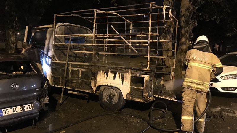 İzmir'de 3 aracı kundakladığı iddia edilen zihinsel engelli kişi yakalandı