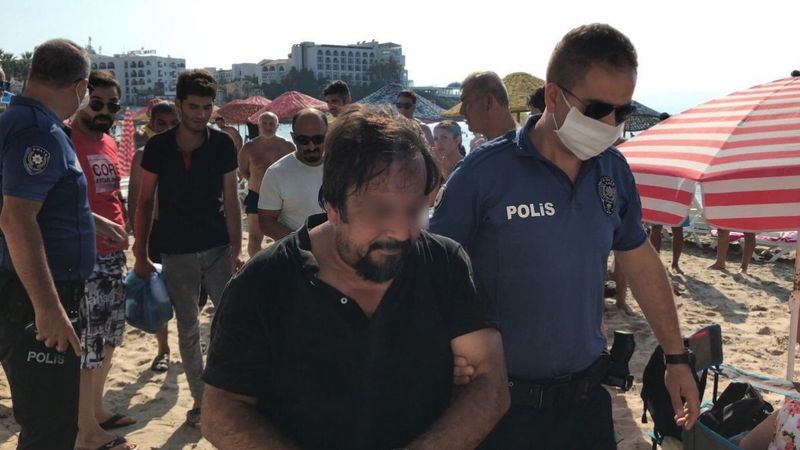 Kuşadası’nda plajda cep telefonuyla tacize dayak