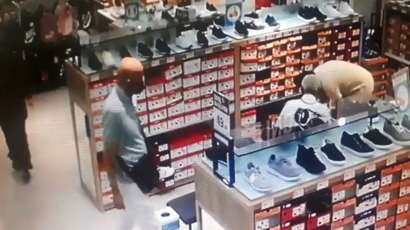 Şişli'de ayakkabı deneyen müşterinin cep telefonunu çalan hırsız kamerada