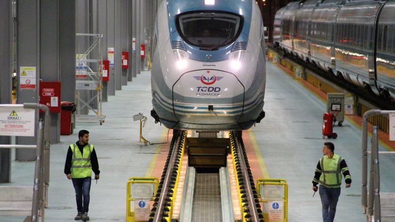 Almanya, 12 YHT setinin 8’ini Türkiye'ye teslim etti