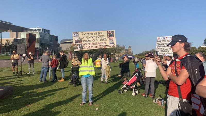 Hollanda’da pedofili yanlısı siyasi parti protesto edildi