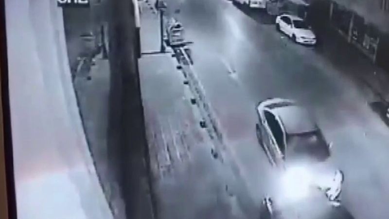 Pendik’te alkollü sürücü park halindeki araçlara çarptı