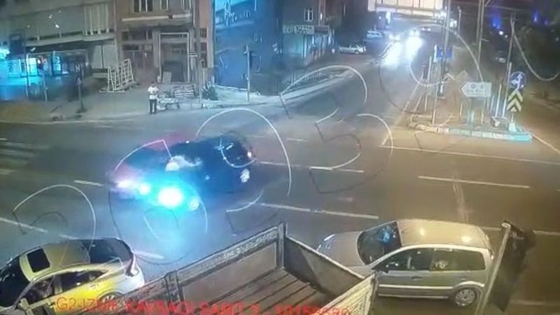 Bursa'da otomobiline saldıran şahsı ön kaput üzerinde emniyete götürdü