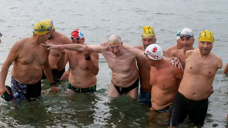 Michael Read İstanbul'da kulaç attı