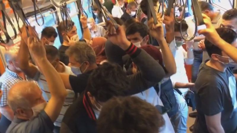 Metroda tedirgin eden yolculuklar devam ediyor