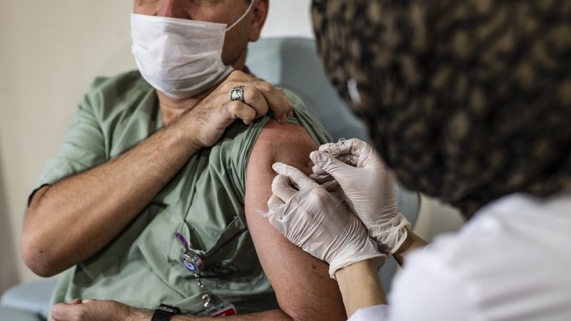 İstanbul’da ilk gönüllü aşılamalar yapıldı