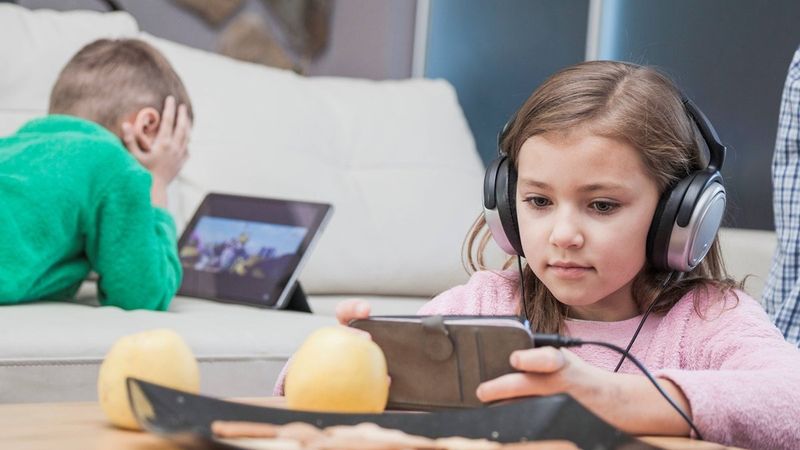 Eğitim dijitale yoğunlaşınca, çocukların göz sağlığı etkileniyor