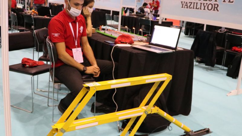 Mühendis öğrencilerden trafiği azaltacak hayalet bariyer