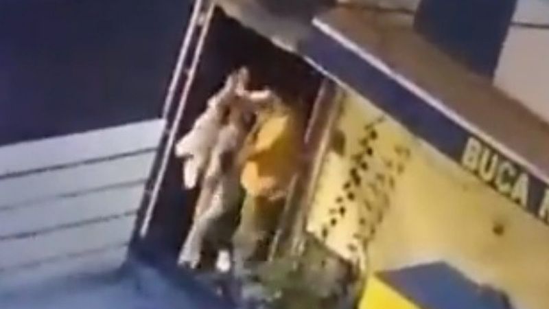 İzmir'de kadına şiddet anı