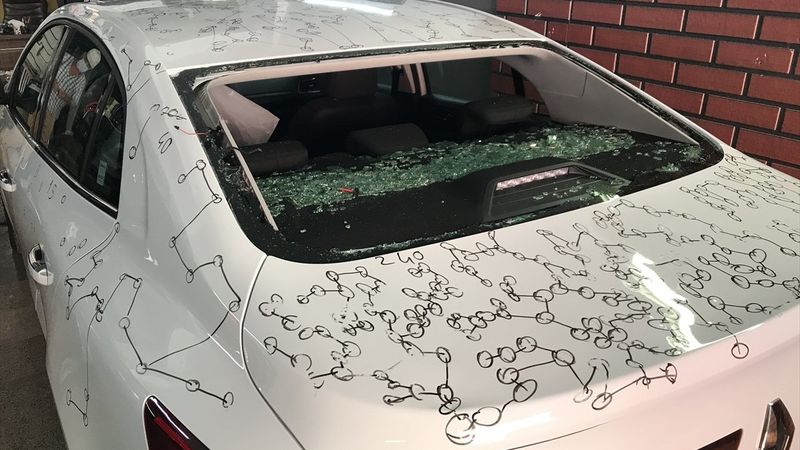 İstanbul'daki oto tamircilerinin dolu hasarı mesaisi