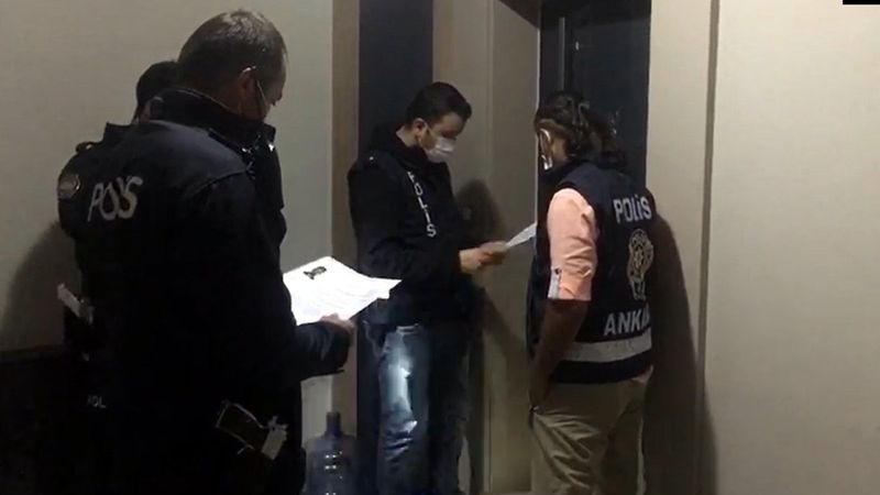 Başkent'te maske ve eldivende 500 bin TL vurgun yapan çeteye operasyon