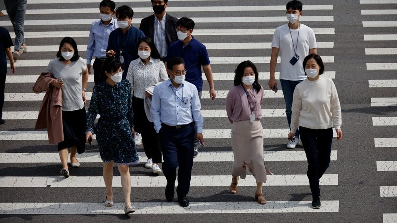 Koronavirüsü yenenlerin 10'da 9'u uzun süreli yan etkiler çekiyor