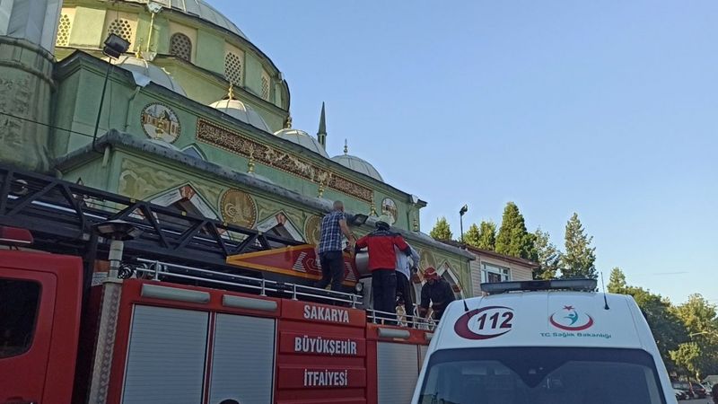 Sakarya’da intihar etmek için caminin kubbesine çıktı