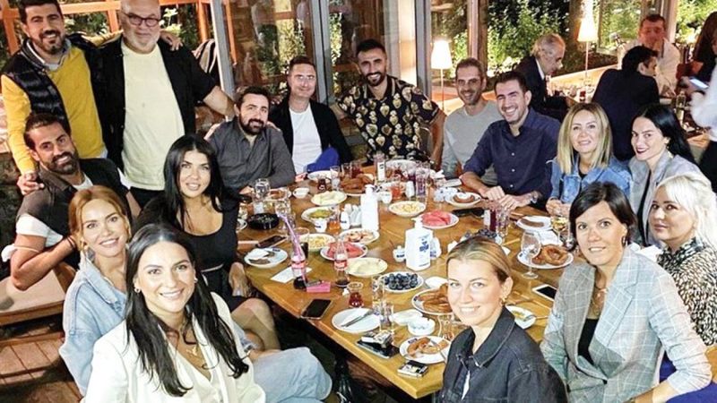 Volkan Demirel ve arkadaşlarının tedbirsiz eğlencesi