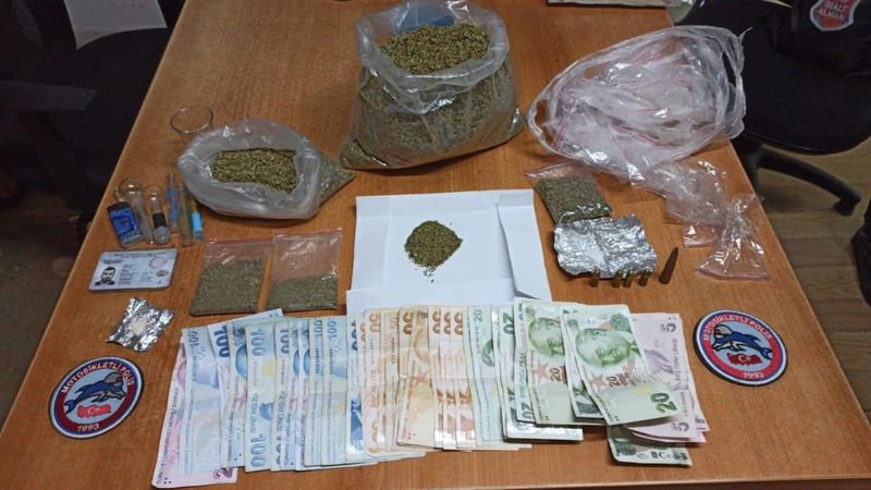 Ataşehir'de durdurulan taksiden uyuşturucu çıktı