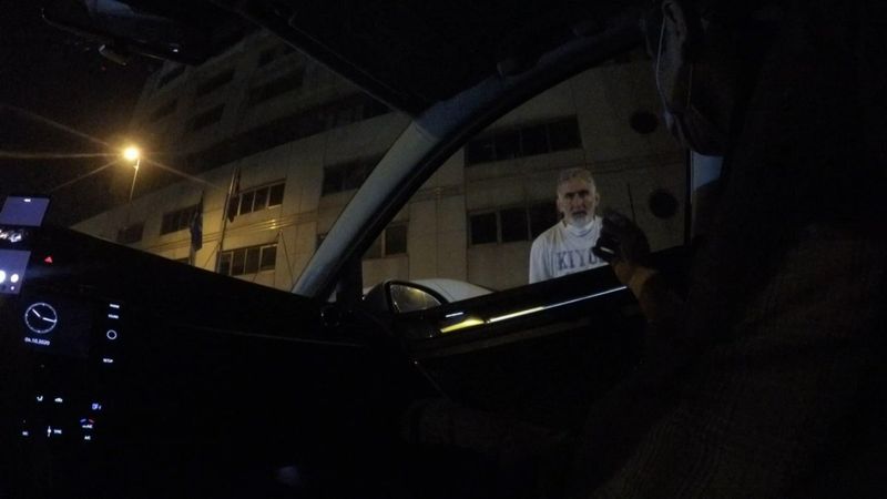 Taksim'de değnekçi bir saat için 15 lira istedi