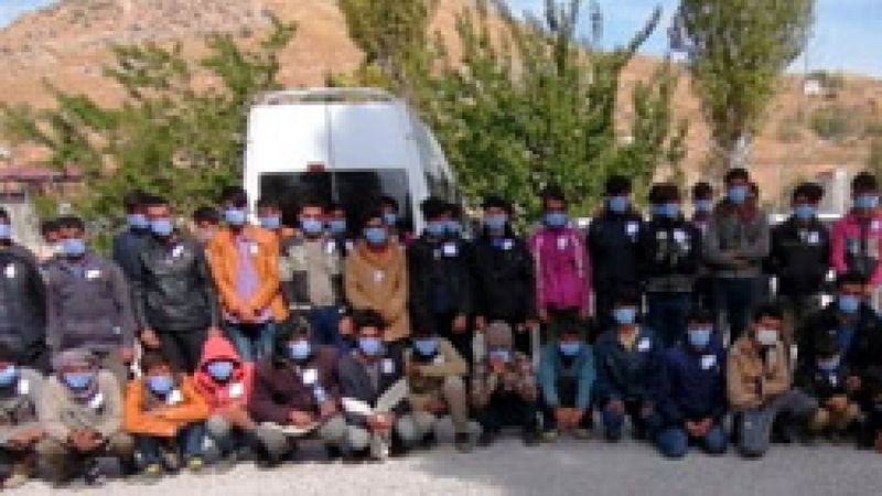 Van'da minibüsten 72 kaçak göçmen çıktı