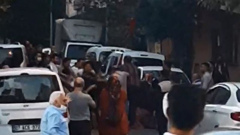 Sultangazi'de kadınların merdiven temizleme kavgası