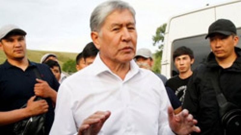 Kırgızistan'da protestocular hapisteki Atambayev'i çıkardı