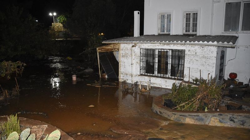 Bodrum'da içme suyu isale hattı patladı