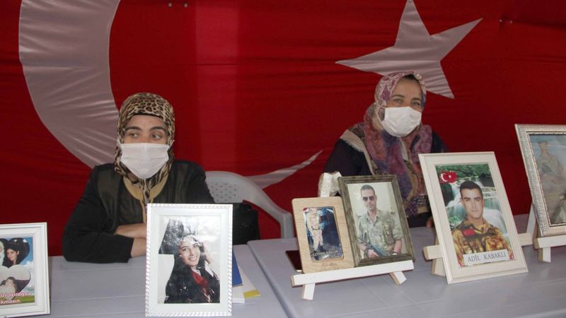 HDP önündeki ailelerin evlat nöbeti 400'üncü gününde