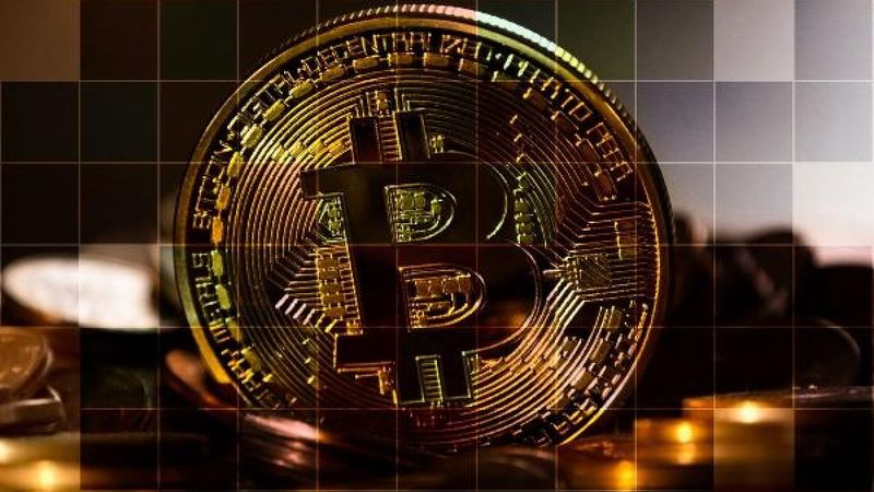 Bitcoin 10.700 doları aştı