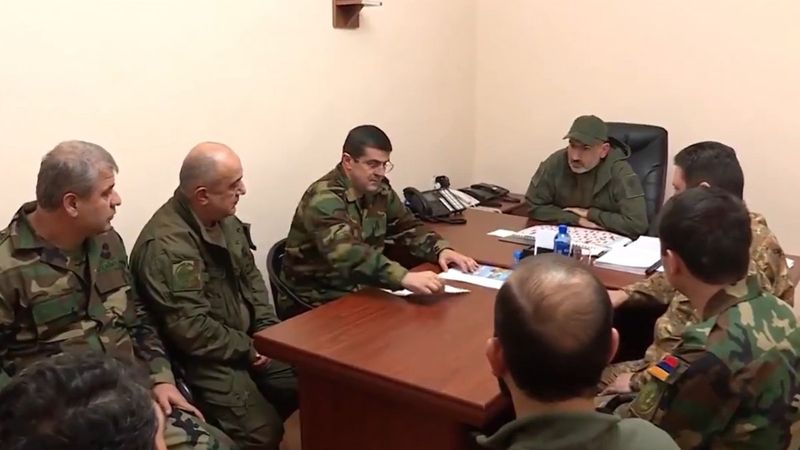 Ermenistan Başbakanı Nikol Paşinyan cephe hattında