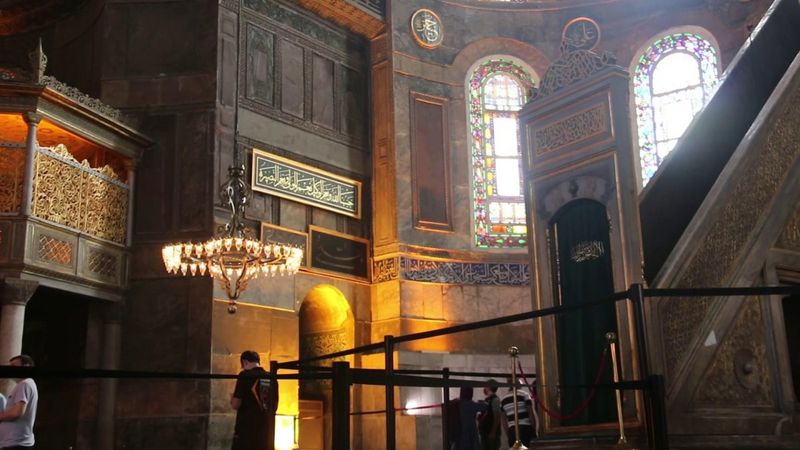 Cumhurbaşkanı Erdoğan, Ayasofya’ya 2 özel hat levhası hediye etti