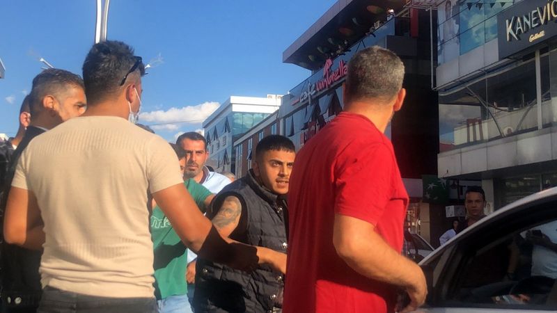 Erzincan'da annesine çarpan sürücüyü dövdü