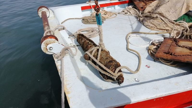 Kocaeli'de denizden tarihi top çıkarıldı