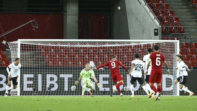 Alman basınındaki Almanya-Türkiye maçı manşetleri