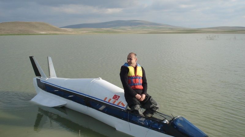 Kayseri'de suda gidebilen yüksek hızlı araç yaptı, Kanada talip oldu