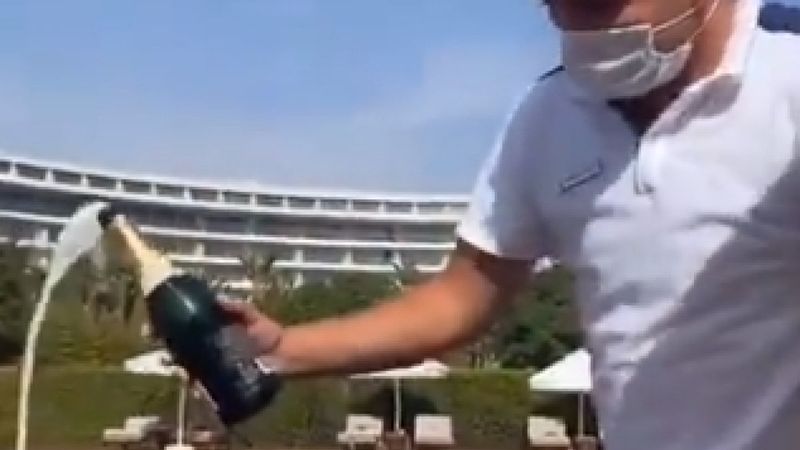 İyi Partili Lütfü Türkan'ın kızından şampanyalı paylaşım