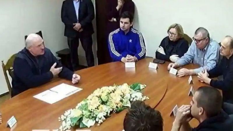 Belarus Devlet Başkanı Lukaşenko tutuklu muhaliflerle görüştü