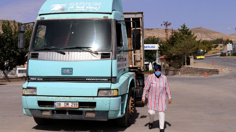 Kayseri'de 2 çocuk annesi, ağır vasıta şoförü eğitiyor