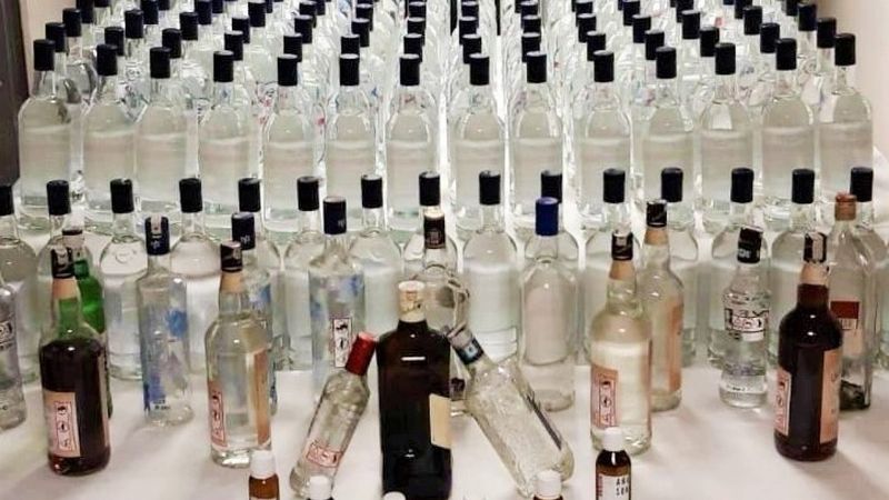 Sahte içki nasıl anlaşılır? Sahte içki zehirlenmesi belirtileri nelerdir?