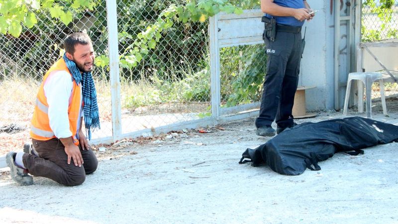 Adana’da ölen arkadaşlarının ardından sinir krizi geçirdiler