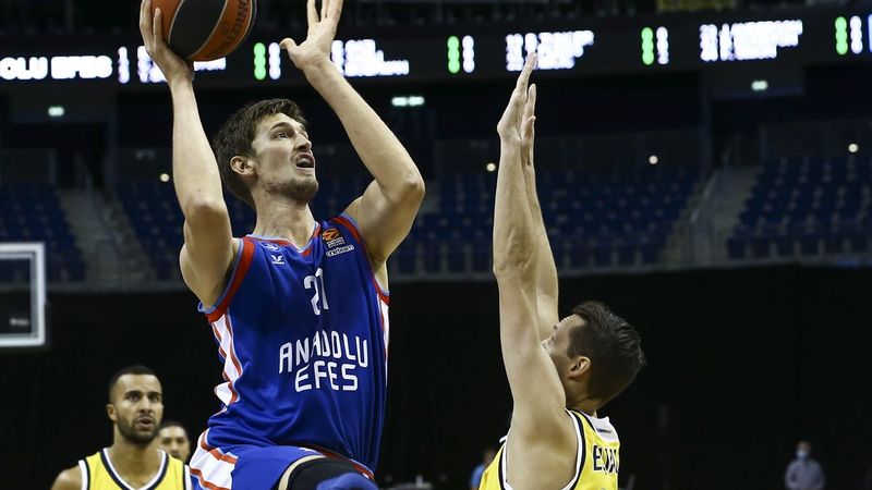 Anadolu Efes Avrupa Ligi'nde ilk galibiyetini aldı