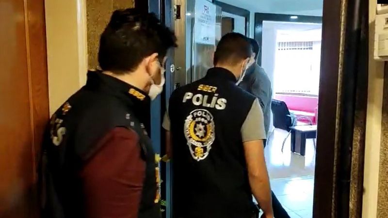Ankara'da, 'sahte site' üzerinden göçmen dolandırıcılığına 36 gözaltı
