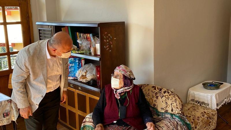 Çayeli Belediye Başkanı İsmail Hakkı Çiftçi, Havva Nine’yi ziyaret etti